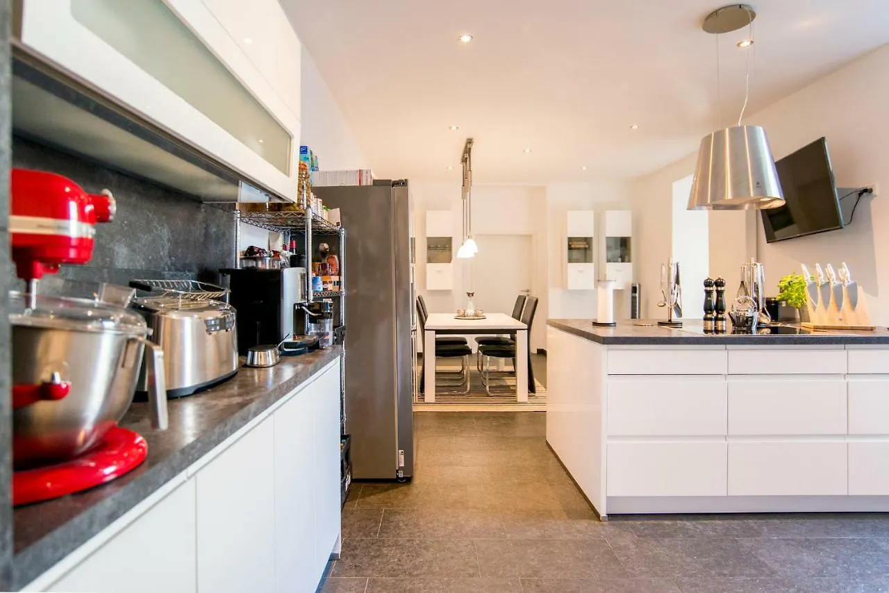 Apartment White Lofty Und White Studio Düsseldorf