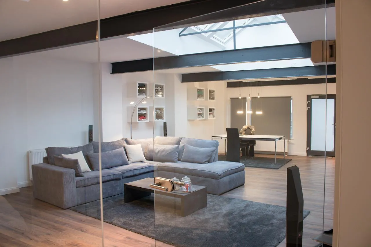 דיסלדורף White Lofty Und White Studio