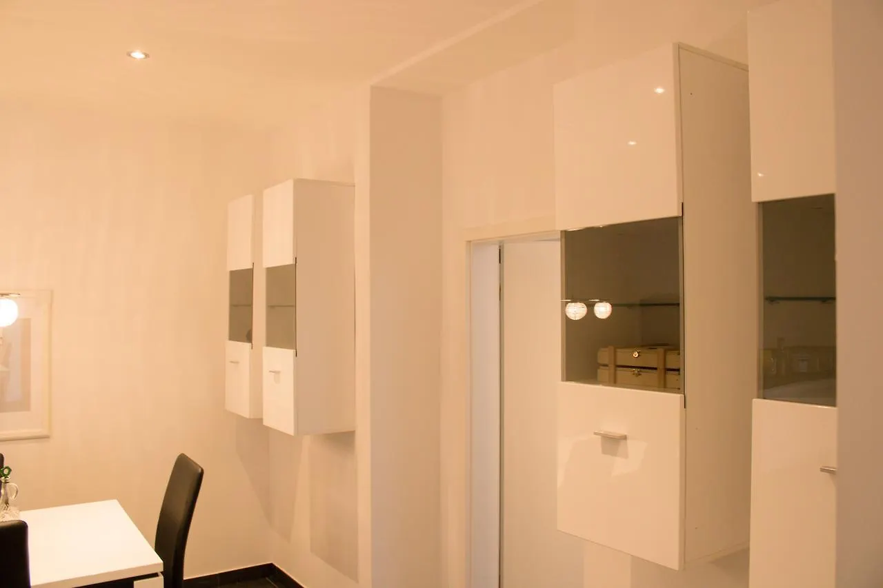 Apartment White Lofty Und White Studio Dusseldorf