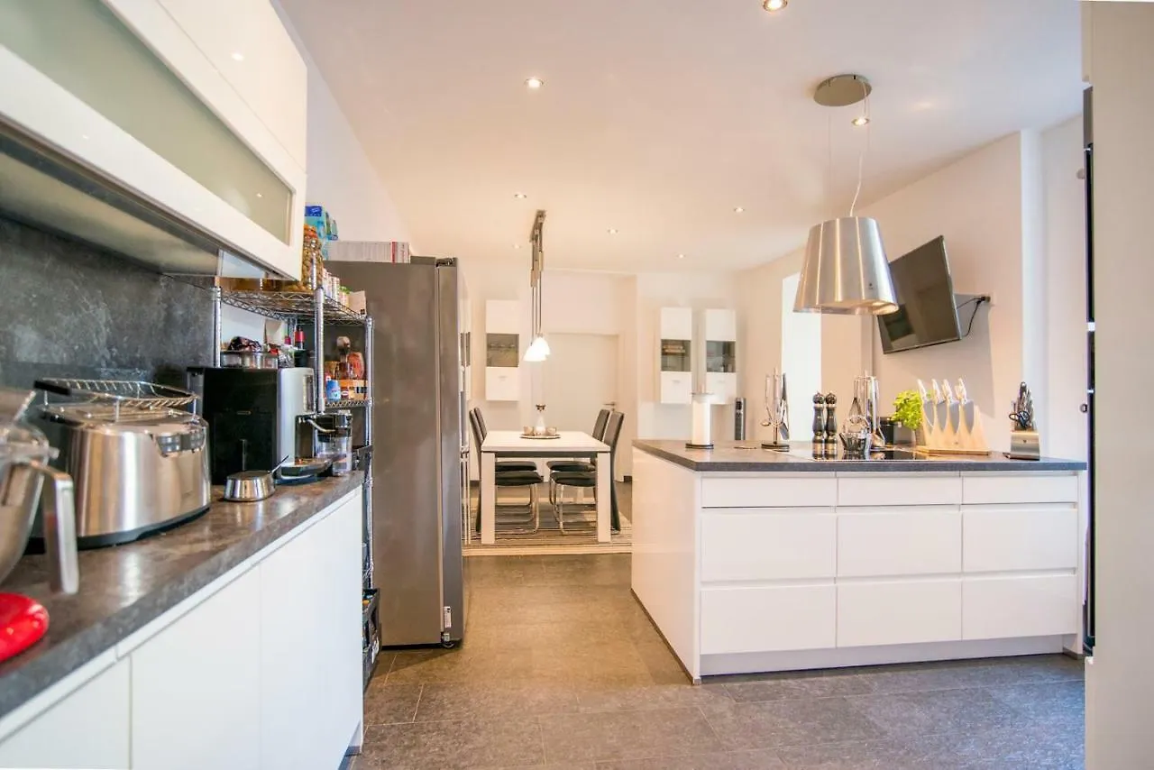 White Lofty Und White Studio Dusseldorf Germany